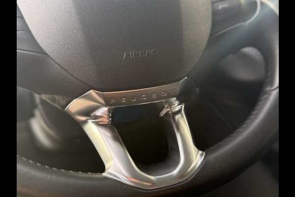 Peugeot 2008 1.2 PureTech Signature Navi,Apple Carplay,Airco,Cruise,Trekhaak,PDC,Distributie riem v.v. 2025,N.A.P,APK tot 03-2027