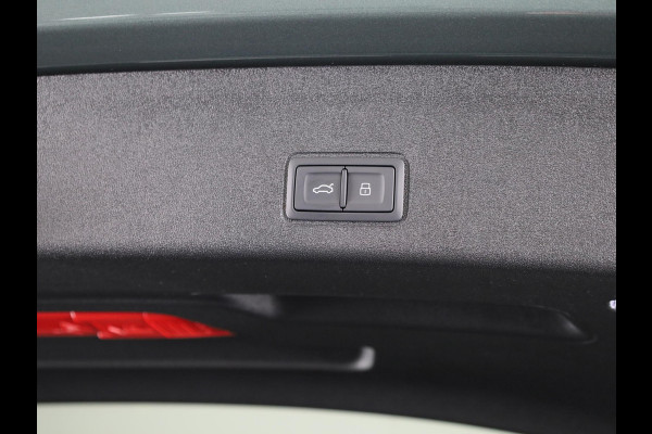 Audi Q3 S edition e-hybrid 200 kW / 272 PK | Techniekpakket plus | Ambiente lichtpakket pro | Privacy glas | Panoramadak| Dodehoek detectie | Leder |