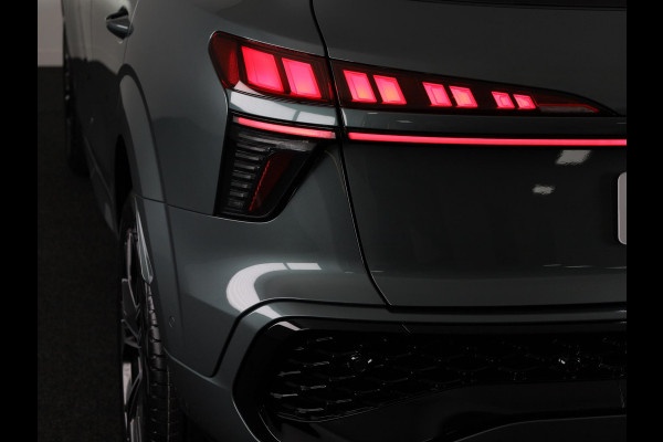 Audi Q3 S edition e-hybrid 200 kW / 272 PK | Techniekpakket plus | Ambiente lichtpakket pro | Privacy glas | Panoramadak| Dodehoek detectie | Leder |
