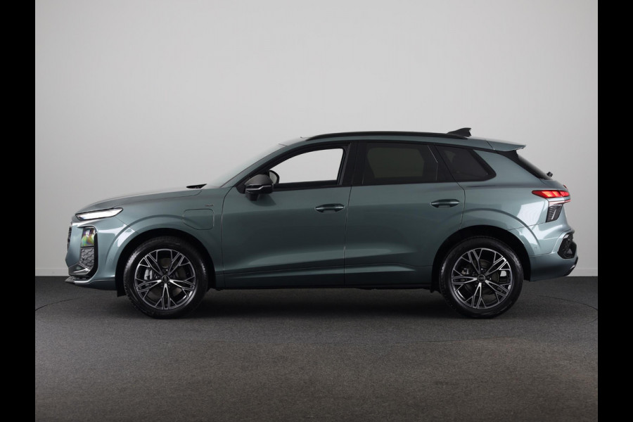 Audi Q3 S edition e-hybrid 200 kW / 272 PK | Techniekpakket plus | Ambiente lichtpakket pro | Privacy glas | Panoramadak| Dodehoek detectie | Leder |