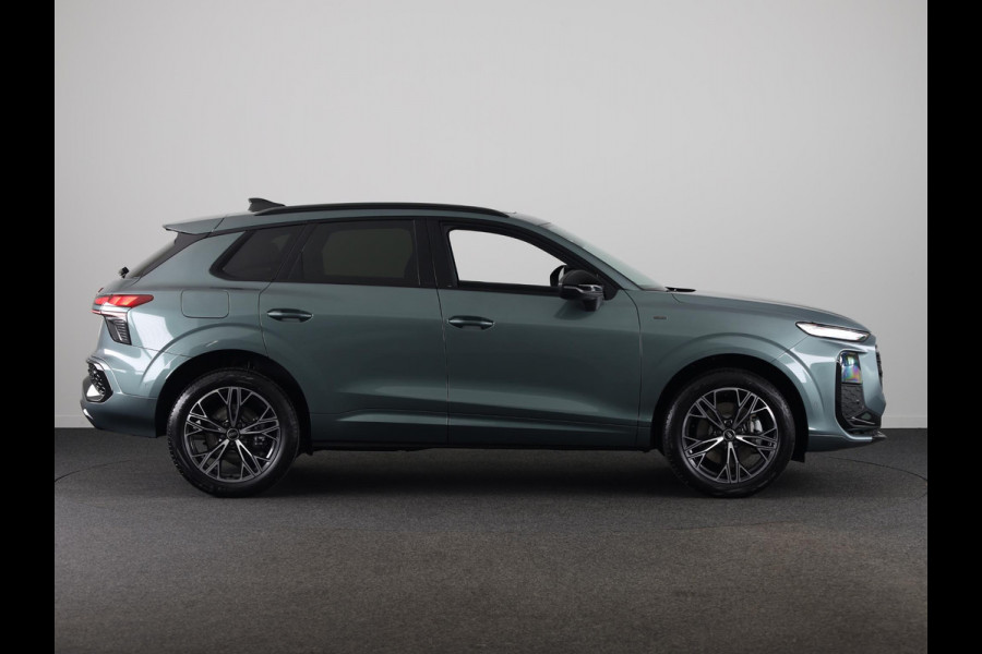 Audi Q3 S edition e-hybrid 200 kW / 272 PK | Techniekpakket plus | Ambiente lichtpakket pro | Privacy glas | Panoramadak| Dodehoek detectie | Leder |