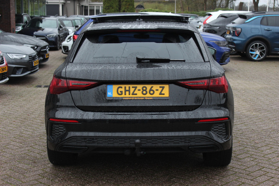 Audi A3 Sportback 45 TFSI e S edition Competition / Trekhaak / Panoramadak / CarPlay / Matrix LED / Keyless / Parkeerhulp V+A / 18'' / Half leder / Navigatie / DAB / Dodehoek / Stoelverwarming / ACC
