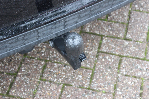 Audi A3 Sportback 45 TFSI e S edition Competition / Trekhaak / Panoramadak / CarPlay / Matrix LED / Keyless / Parkeerhulp V+A / 18'' / Half leder / Navigatie / DAB / Dodehoek / Stoelverwarming / ACC