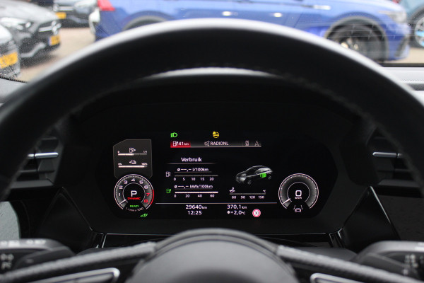Audi A3 Sportback 45 TFSI e S edition Competition / Trekhaak / Panoramadak / CarPlay / Matrix LED / Keyless / Parkeerhulp V+A / 18'' / Half leder / Navigatie / DAB / Dodehoek / Stoelverwarming / ACC