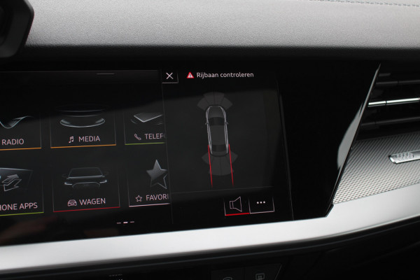 Audi A3 Sportback 45 TFSI e S edition Competition / Trekhaak / Panoramadak / CarPlay / Matrix LED / Keyless / Parkeerhulp V+A / 18'' / Half leder / Navigatie / DAB / Dodehoek / Stoelverwarming / ACC