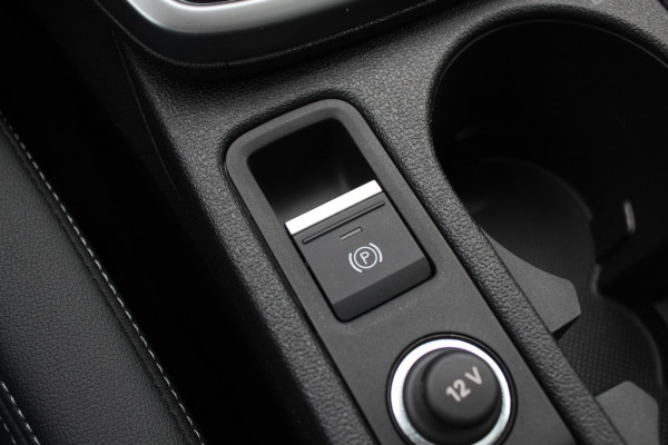 Audi A3 Sportback 45 TFSI e S edition Competition / Trekhaak / Panoramadak / CarPlay / Matrix LED / Keyless / Parkeerhulp V+A / 18'' / Half leder / Navigatie / DAB / Dodehoek / Stoelverwarming / ACC