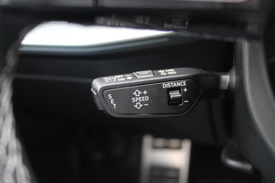 Audi A3 Sportback 45 TFSI e S edition Competition / Trekhaak / Panoramadak / CarPlay / Matrix LED / Keyless / Parkeerhulp V+A / 18'' / Half leder / Navigatie / DAB / Dodehoek / Stoelverwarming / ACC