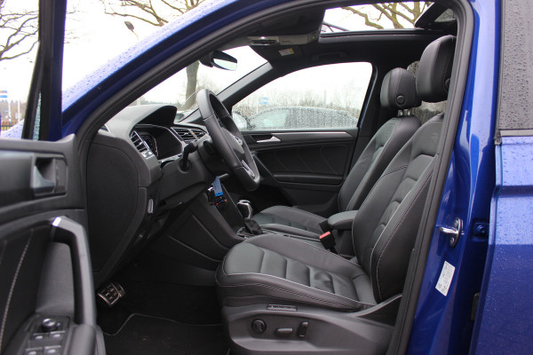 Volkswagen Tiguan 1.5 TSI R-Line Business+ / Trekhaak / Panoramadak / Camera / Leder / 20'' / CarPlay / Virtual Cockpit / Matrix LED / Stoel+Stuurverwarming / Dodehoek / DAB / ACC