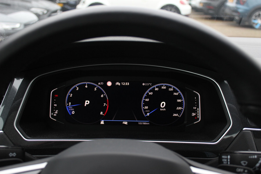 Volkswagen Tiguan 1.5 TSI R-Line Business+ / Trekhaak / Panoramadak / Camera / Leder / 20'' / CarPlay / Virtual Cockpit / Matrix LED / Stoel+Stuurverwarming / Dodehoek / DAB / ACC