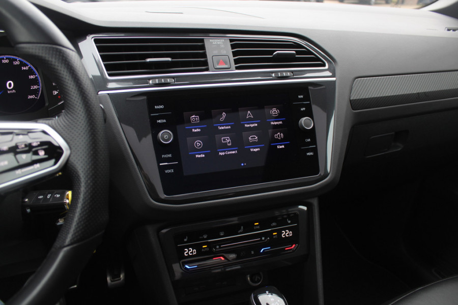 Volkswagen Tiguan 1.5 TSI R-Line Business+ / Trekhaak / Panoramadak / Camera / Leder / 20'' / CarPlay / Virtual Cockpit / Matrix LED / Stoel+Stuurverwarming / Dodehoek / DAB / ACC
