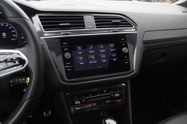 Volkswagen Tiguan 1.5 TSI R-Line Business+ / Trekhaak / Panoramadak / Camera / Leder / 20'' / CarPlay / Virtual Cockpit / Matrix LED / Stoel+Stuurverwarming / Dodehoek / DAB / ACC