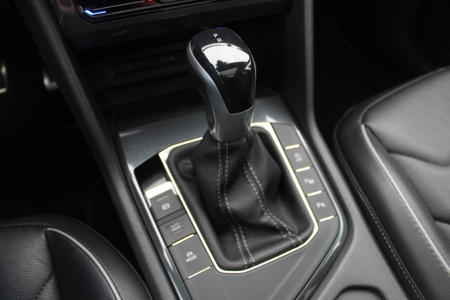 Volkswagen Tiguan 1.5 TSI R-Line Business+ / Trekhaak / Panoramadak / Camera / Leder / 20'' / CarPlay / Virtual Cockpit / Matrix LED / Stoel+Stuurverwarming / Dodehoek / DAB / ACC