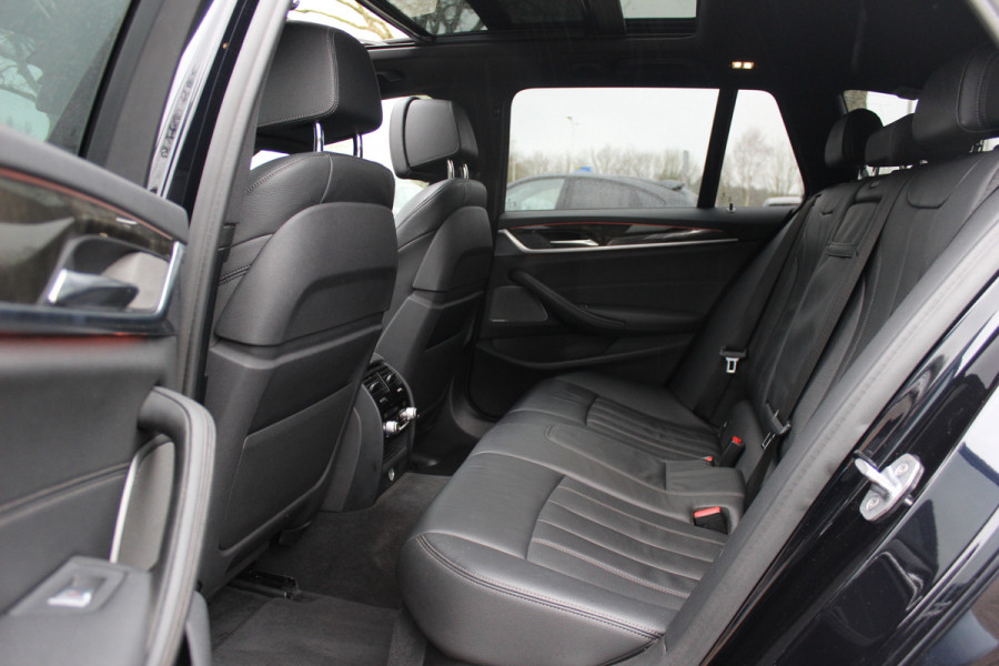 BMW 5 Serie Touring 540i xDrive High Exe. M Sport / Trekhaak / Panoramadak / 360Camera / Head-up / Leder / 19'' / Harman Kardon / CarPlay / Stoelventilatie / Stuur+Stoelverwarming / 4zone / Dodehoek / DAB / ACC