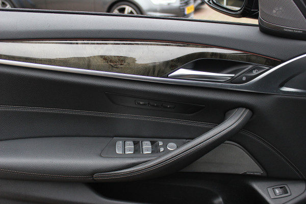 BMW 5 Serie Touring 540i xDrive High Exe. M Sport / Trekhaak / Panoramadak / 360Camera / Head-up / Leder / 19'' / Harman Kardon / CarPlay / Stoelventilatie / Stuur+Stoelverwarming / 4zone / Dodehoek / DAB / ACC