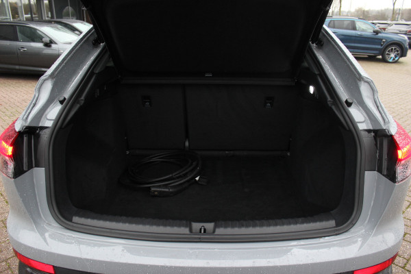 Audi Q4 Sportback e-tron 40 Launch edition Advanced 77 kWh / SOH 91,4% / CarPlay / Matrix LED / Sportstoelen / Virtual Cockpit / Parkeerhulp V+A / Sonos Audio / Intr.voorverwarming / Stoelverwarming / DAB / Cruise Control