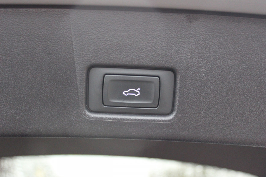 Audi Q4 Sportback e-tron 40 Launch edition Advanced 77 kWh / SOH 91,4% / CarPlay / Matrix LED / Sportstoelen / Virtual Cockpit / Parkeerhulp V+A / Sonos Audio / Intr.voorverwarming / Stoelverwarming / DAB / Cruise Control