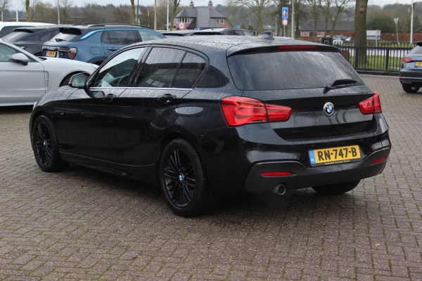 BMW 1-serie 118i Corporate Lease Exe. M Sport / Alcantara / Navigatie / Parkeerhulp achter / 17'' / Sportstoelen / Cruise Control