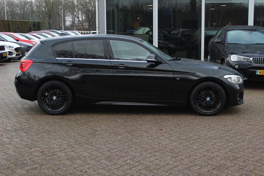 BMW 1-serie 118i Corporate Lease Exe. M Sport / Alcantara / Navigatie / Parkeerhulp achter / 17'' / Sportstoelen / Cruise Control