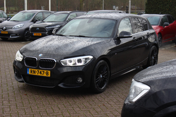 BMW 1-serie 118i Corporate Lease Exe. M Sport / Alcantara / Navigatie / Parkeerhulp achter / 17'' / Sportstoelen / Cruise Control
