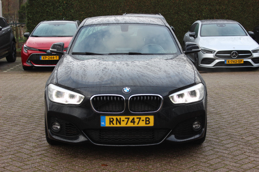 BMW 1-serie 118i Corporate Lease Exe. M Sport / Alcantara / Navigatie / Parkeerhulp achter / 17'' / Sportstoelen / Cruise Control