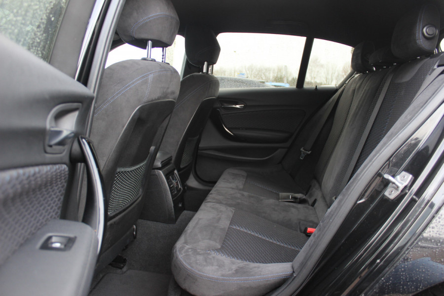 BMW 1-serie 118i Corporate Lease Exe. M Sport / Alcantara / Navigatie / Parkeerhulp achter / 17'' / Sportstoelen / Cruise Control