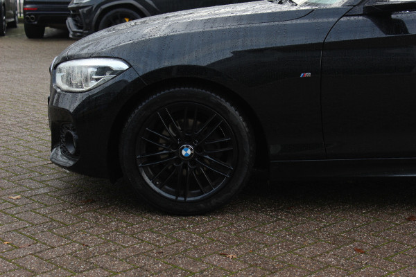 BMW 1-serie 118i Corporate Lease Exe. M Sport / Alcantara / Navigatie / Parkeerhulp achter / 17'' / Sportstoelen / Cruise Control