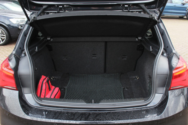 BMW 1-serie 118i Corporate Lease Exe. M Sport / Alcantara / Navigatie / Parkeerhulp achter / 17'' / Sportstoelen / Cruise Control