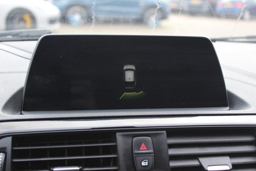 BMW 1-serie 118i Corporate Lease Exe. M Sport / Alcantara / Navigatie / Parkeerhulp achter / 17'' / Sportstoelen / Cruise Control