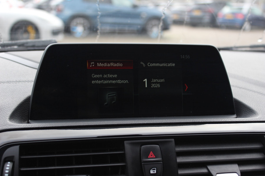 BMW 1-serie 118i Corporate Lease Exe. M Sport / Alcantara / Navigatie / Parkeerhulp achter / 17'' / Sportstoelen / Cruise Control