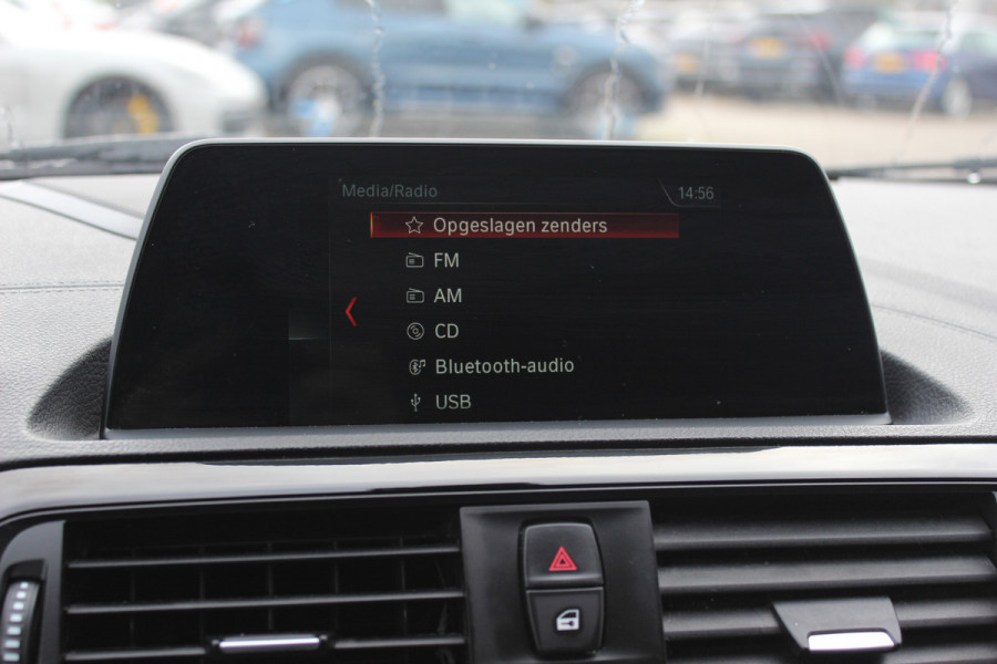 BMW 1-serie 118i Corporate Lease Exe. M Sport / Alcantara / Navigatie / Parkeerhulp achter / 17'' / Sportstoelen / Cruise Control