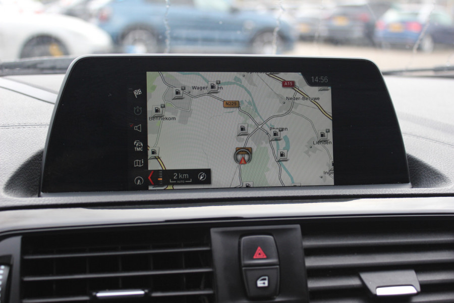 BMW 1-serie 118i Corporate Lease Exe. M Sport / Alcantara / Navigatie / Parkeerhulp achter / 17'' / Sportstoelen / Cruise Control