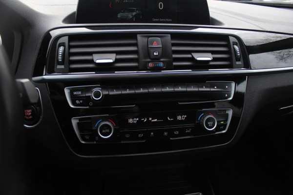 BMW 1-serie 118i Corporate Lease Exe. M Sport / Alcantara / Navigatie / Parkeerhulp achter / 17'' / Sportstoelen / Cruise Control