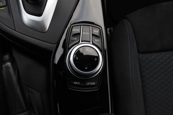 BMW 1-serie 118i Corporate Lease Exe. M Sport / Alcantara / Navigatie / Parkeerhulp achter / 17'' / Sportstoelen / Cruise Control