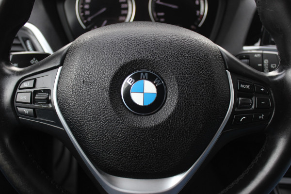 BMW 1-serie 118i Corporate Lease Exe. M Sport / Alcantara / Navigatie / Parkeerhulp achter / 17'' / Sportstoelen / Cruise Control
