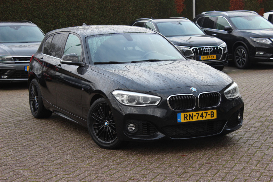 BMW 1-serie 118i Corporate Lease Exe. M Sport / Alcantara / Navigatie / Parkeerhulp achter / 17'' / Sportstoelen / Cruise Control