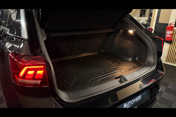 Volkswagen T-Roc 1.5 TSI Sport Business 3X R-Line PANO|VIRTUAL|DEALER ONDERHOUDEN|CARPLAY|CAMERA|SFEERVERLICHTING|NL AUTO|
