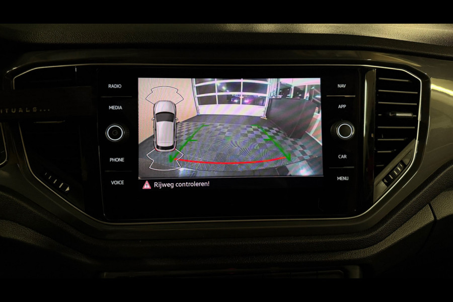 Volkswagen T-Roc 1.5 TSI Sport Business 3X R-Line PANO|VIRTUAL|DEALER ONDERHOUDEN|CARPLAY|CAMERA|SFEERVERLICHTING|NL AUTO|