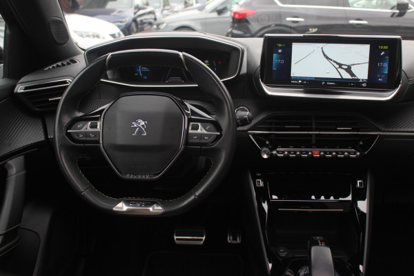 Peugeot e-2008 EV GT 50 kWh / Panoramadak / Camera / Virtual Cockpit / Half leder / 18'' / Navigatie / Keyless / Cruise Control / Dodehoek detectie