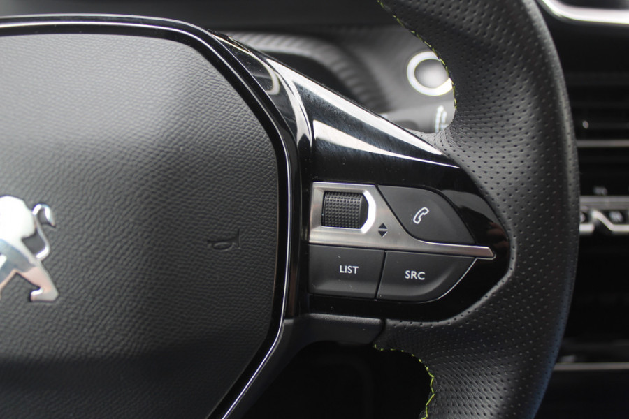 Peugeot e-2008 EV GT 50 kWh / Panoramadak / Camera / Virtual Cockpit / Half leder / 18'' / Navigatie / Keyless / Cruise Control / Dodehoek detectie