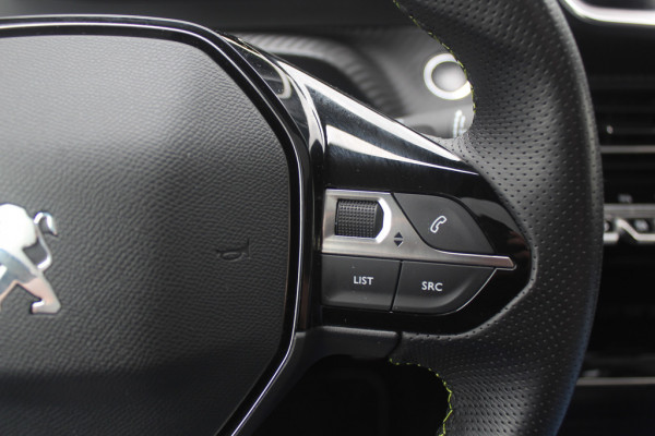 Peugeot e-2008 EV GT 50 kWh / Panoramadak / Camera / Virtual Cockpit / Half leder / 18'' / Navigatie / Keyless / Cruise Control / Dodehoek detectie