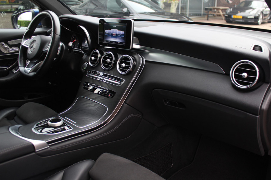 Mercedes-Benz GLC Coupé 250 4MATIC Business Solution AMG / Camera / Burmester / Memory Seats / Leer&Alcantara / 19'' / Dodehoek / Navigatie / Stoelverwarming / Cruise Control