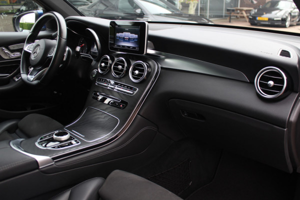 Mercedes-Benz GLC Coupé 250 4MATIC Business Solution AMG / Camera / Burmester / Memory Seats / Leer&Alcantara / 19'' / Dodehoek / Navigatie / Stoelverwarming / Cruise Control