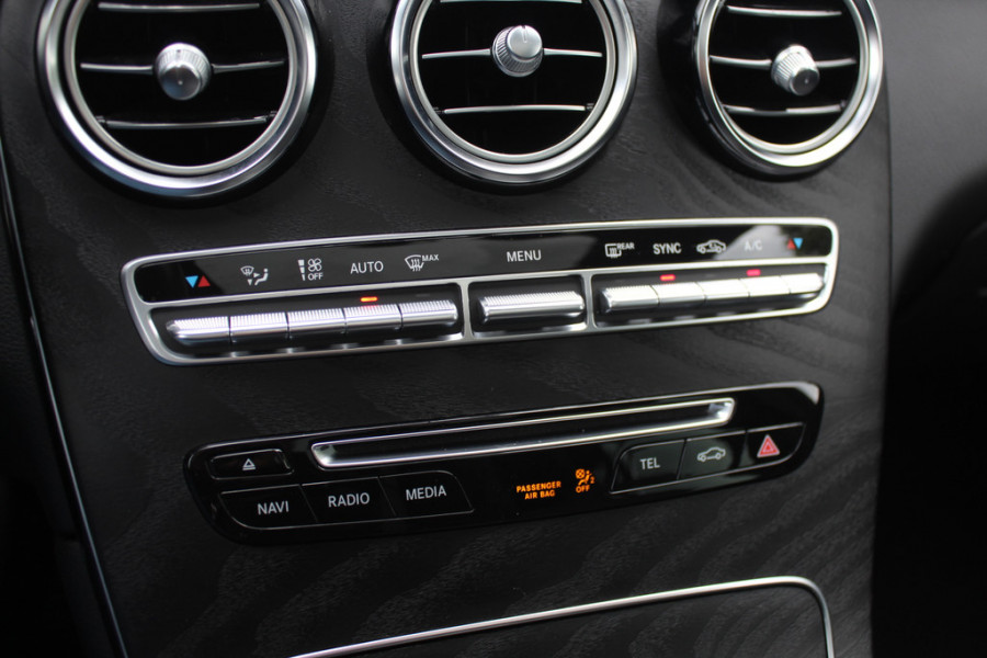 Mercedes-Benz GLC Coupé 250 4MATIC Business Solution AMG / Camera / Burmester / Memory Seats / Leer&Alcantara / 19'' / Dodehoek / Navigatie / Stoelverwarming / Cruise Control