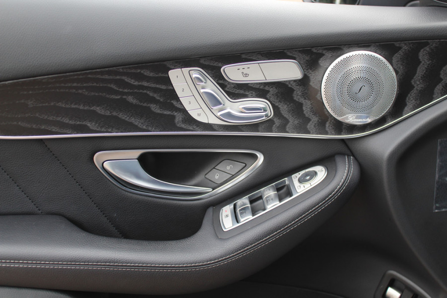 Mercedes-Benz GLC Coupé 250 4MATIC Business Solution AMG / Camera / Burmester / Memory Seats / Leer&Alcantara / 19'' / Dodehoek / Navigatie / Stoelverwarming / Cruise Control