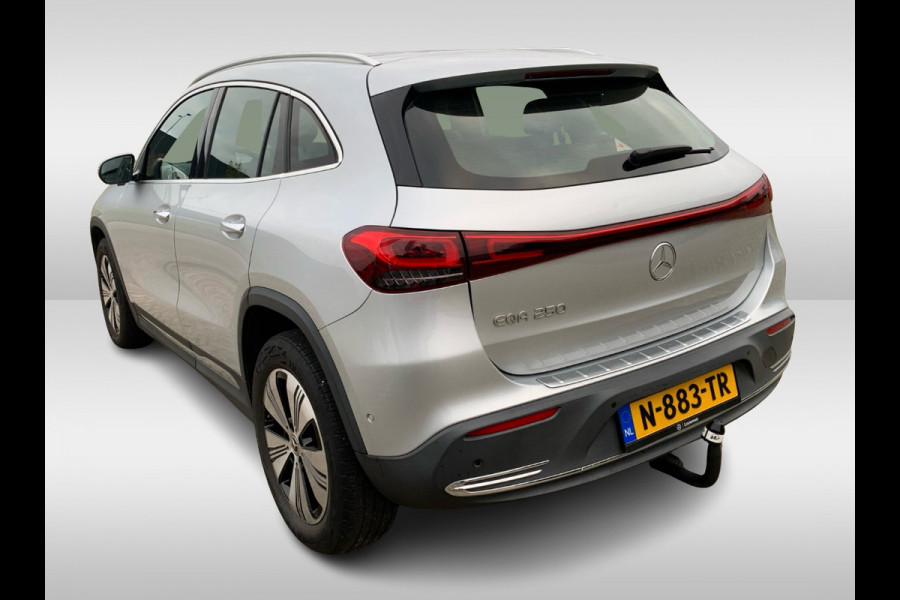 Mercedes-Benz EQA 250 Business Solution AMG 67 kWh / Full option! / Trekhaak / Panoramadak / 360Camera / Head-up / Burmester / Half leder / 18'' / CarPlay / Navigatie / Dodehoek / DAB / Stoelverwarming / ACC