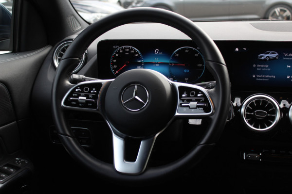 Mercedes-Benz EQA 250 Business Solution AMG 67 kWh / Full option! / Trekhaak / Panoramadak / 360Camera / Head-up / Burmester / Half leder / 18'' / CarPlay / Navigatie / Dodehoek / DAB / Stoelverwarming / ACC