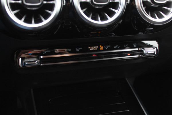 Mercedes-Benz EQA 250 Business Solution AMG 67 kWh / Full option! / Trekhaak / Panoramadak / 360Camera / Head-up / Burmester / Half leder / 18'' / CarPlay / Navigatie / Dodehoek / DAB / Stoelverwarming / ACC