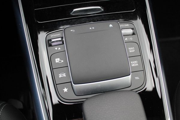 Mercedes-Benz EQA 250 Business Solution AMG 67 kWh / Full option! / Trekhaak / Panoramadak / 360Camera / Head-up / Burmester / Half leder / 18'' / CarPlay / Navigatie / Dodehoek / DAB / Stoelverwarming / ACC