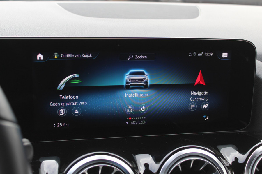 Mercedes-Benz EQA 250 Business Solution AMG 67 kWh / Full option! / Trekhaak / Panoramadak / 360Camera / Head-up / Burmester / Half leder / 18'' / CarPlay / Navigatie / Dodehoek / DAB / Stoelverwarming / ACC