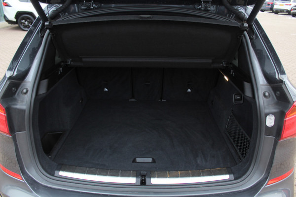 BMW X1 sDrive20i High Executive Edition M Sport / Trekhaak / Panoramadak / Camera / Leder / Head-up / 19'' / Navigatie / DAB / Cruise Control